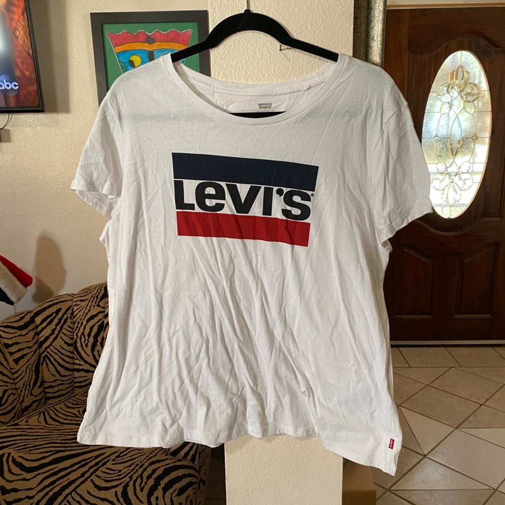 Levi’s T-shirt
